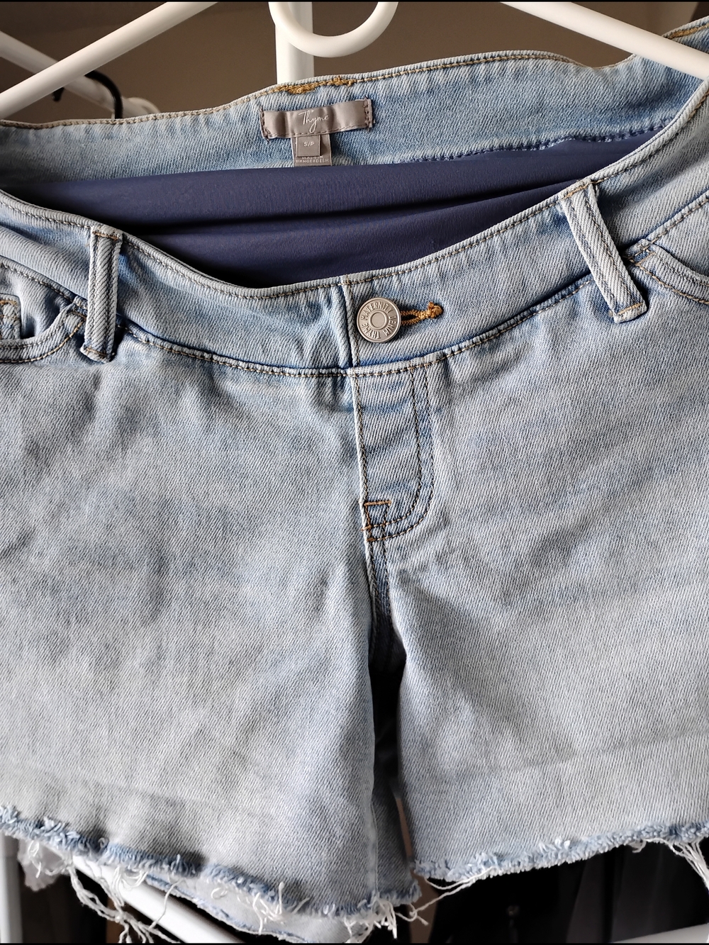 Thyme Women Maternity Light Blue Stretch Denim Shorts Jeans with Frayed Hem